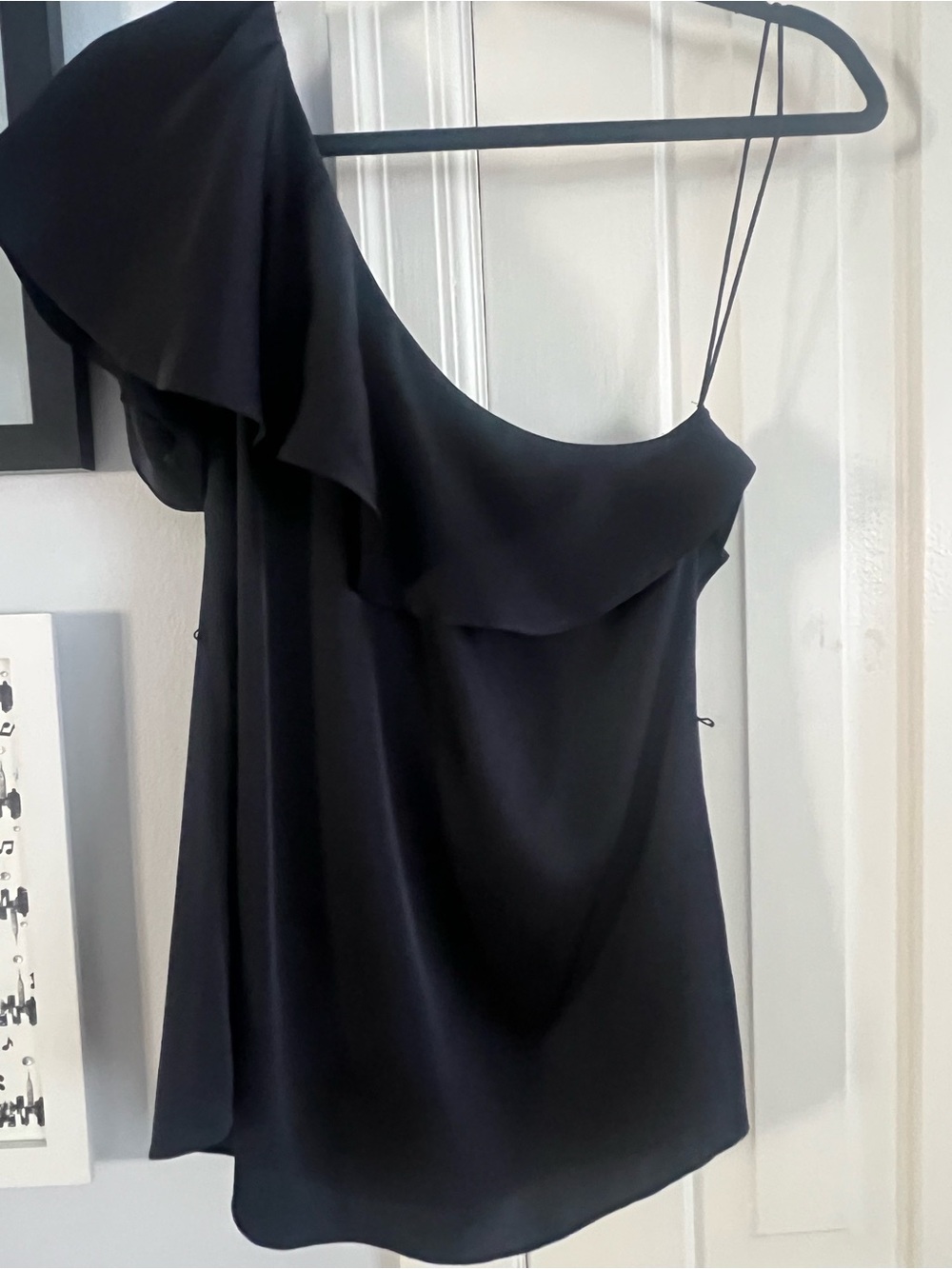 Elie Tahari Black One-Shoulder Ruffle Slip blouse
